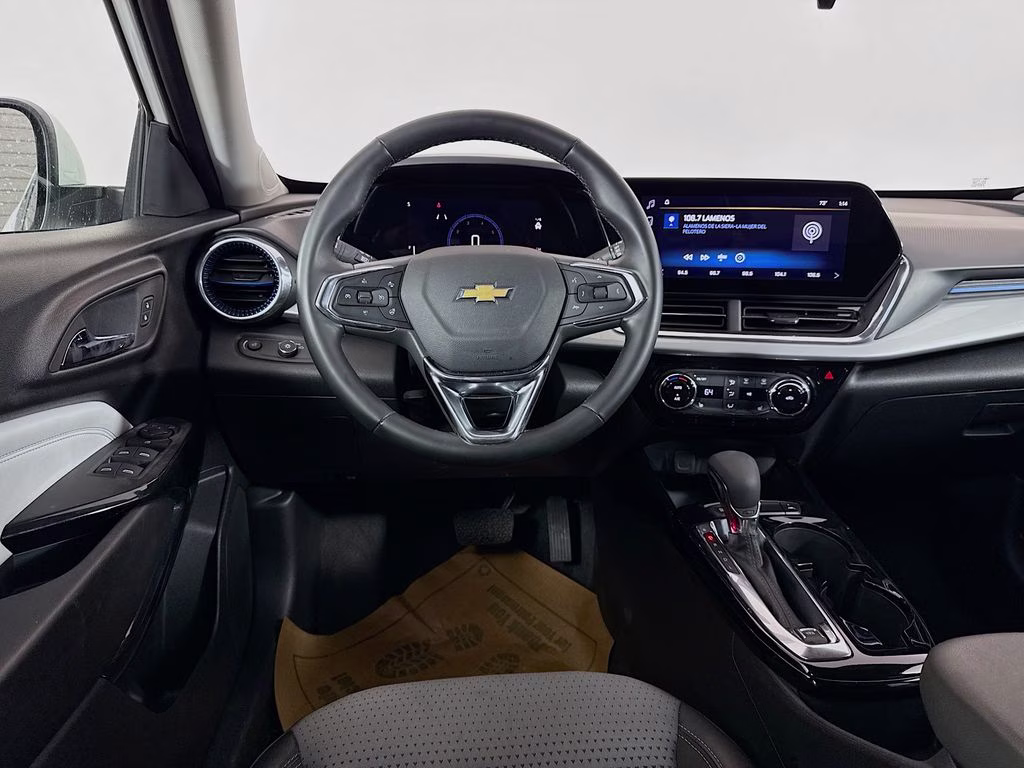 2025 Summit White Chevrolet Trax LT FWD SUV