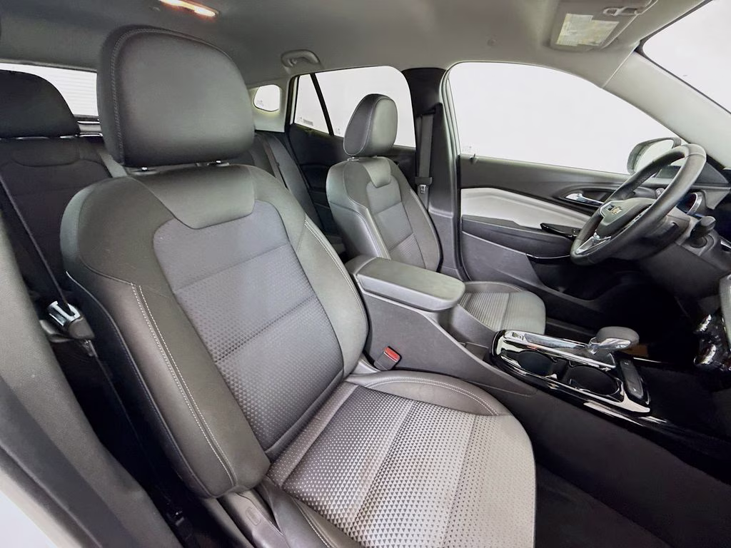 2025 Summit White Chevrolet Trax LT FWD SUV