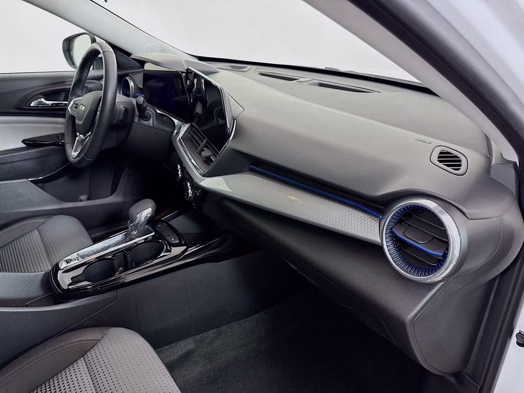 2025 Summit White Chevrolet Trax LT FWD SUV