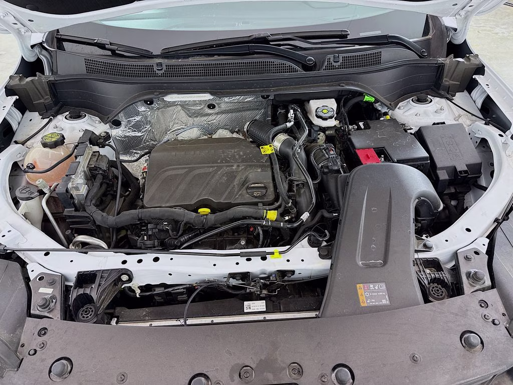 2025 Summit White Chevrolet Trax LT FWD SUV