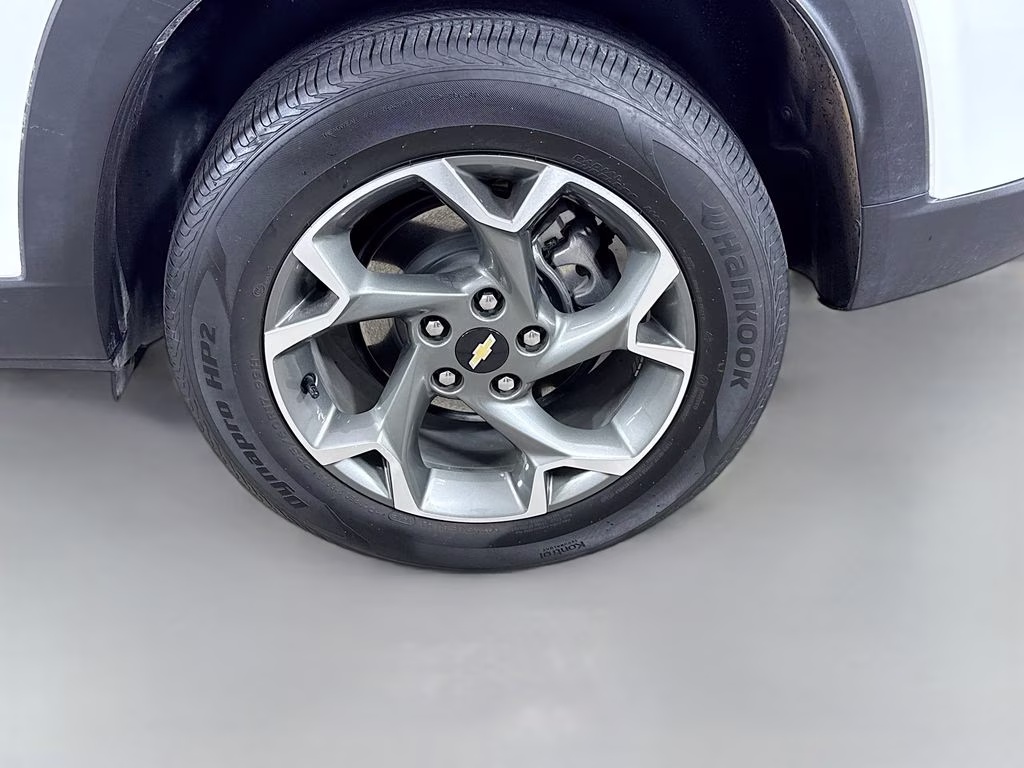 2025 Summit White Chevrolet Trax LT FWD SUV
