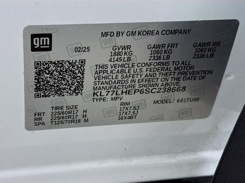 2025 Summit White Chevrolet Trax LT FWD SUV