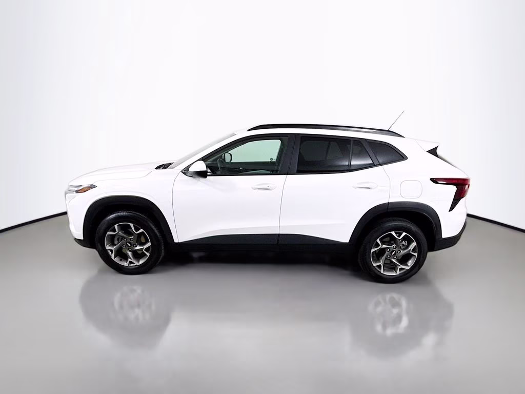 2025 Summit White Chevrolet Trax LT FWD SUV