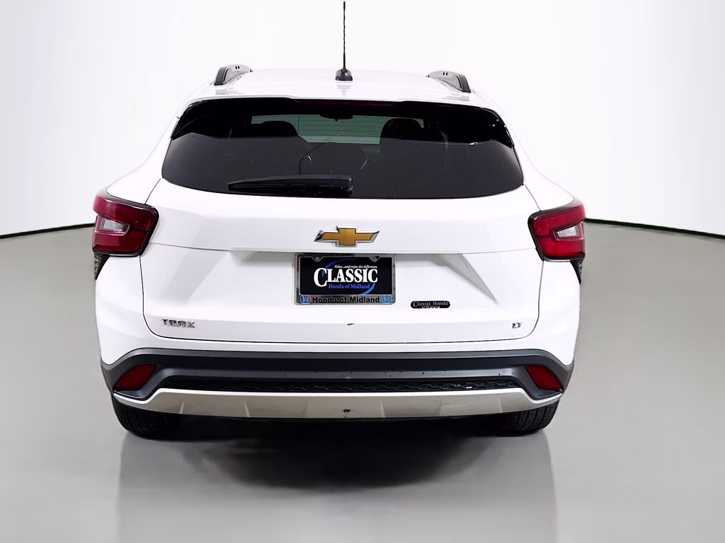 2025 Summit White Chevrolet Trax LT FWD SUV