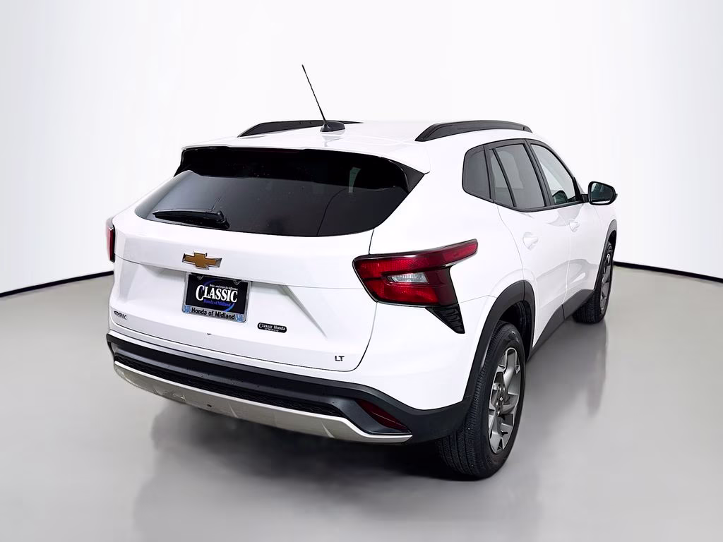 2025 Summit White Chevrolet Trax LT FWD SUV