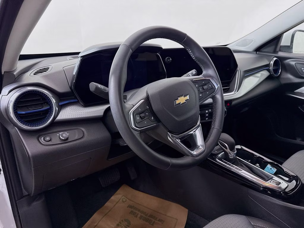2025 Summit White Chevrolet Trax LT FWD SUV