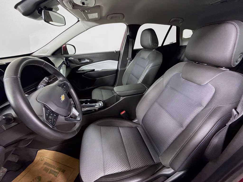 2025 Crimson Metallic Chevrolet Trax LT FWD SUV