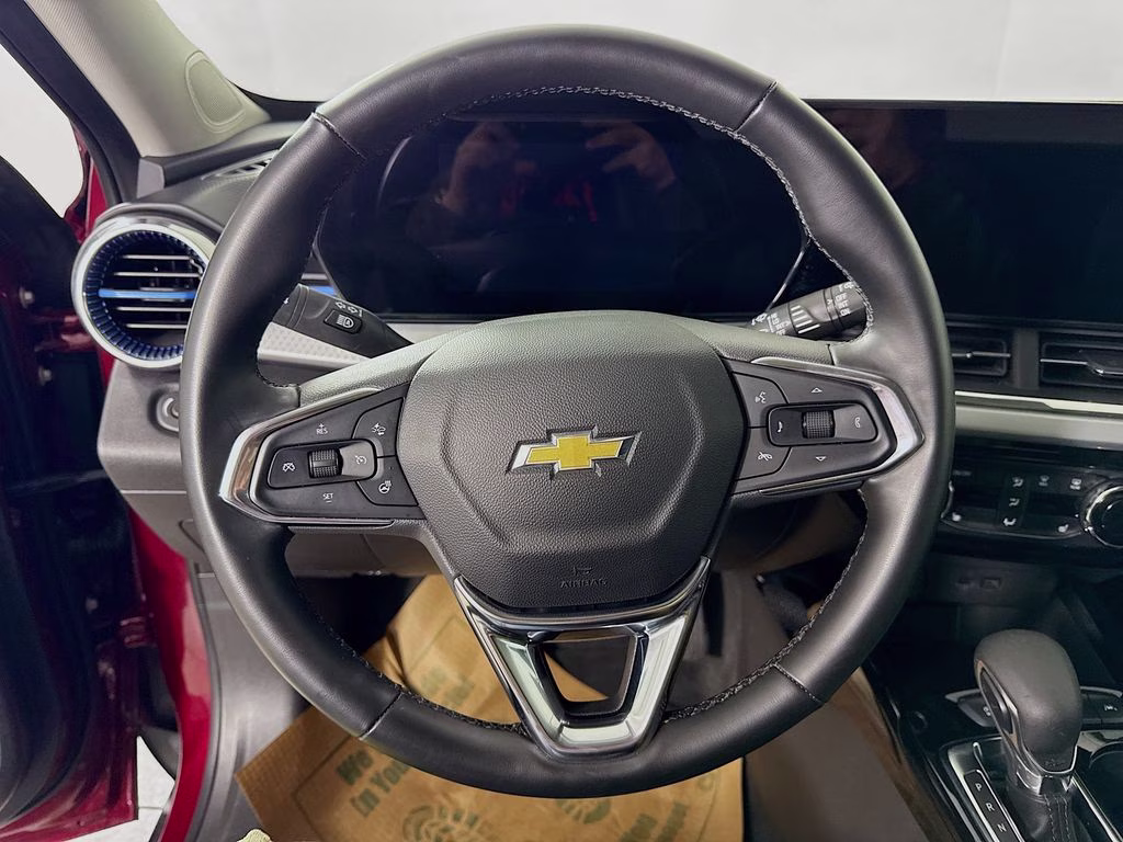 2025 Crimson Metallic Chevrolet Trax LT FWD SUV