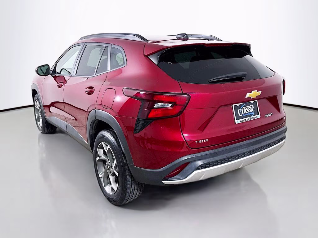 2025 Crimson Metallic Chevrolet Trax LT FWD SUV