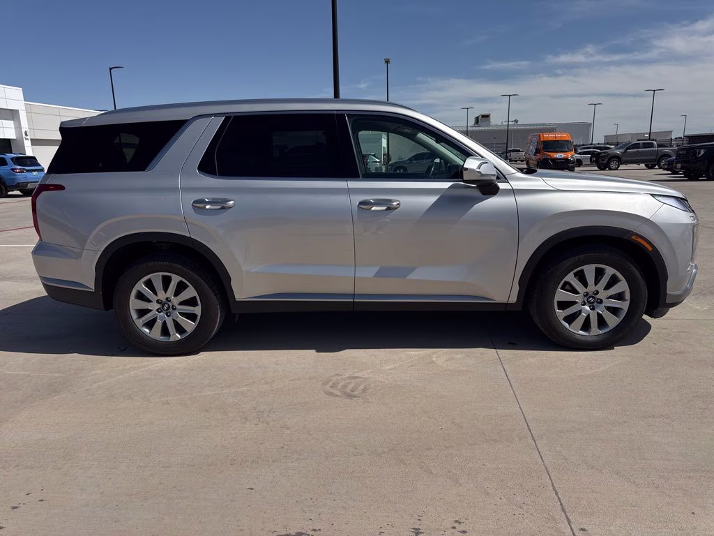 2025 Typhoon Silver Hyundai Palisade SEL AWD SUV