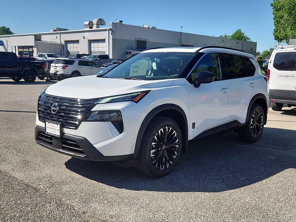 2026 Everest White Pearl Tricoat Nissan Rogue Dark Armor AWD SUV