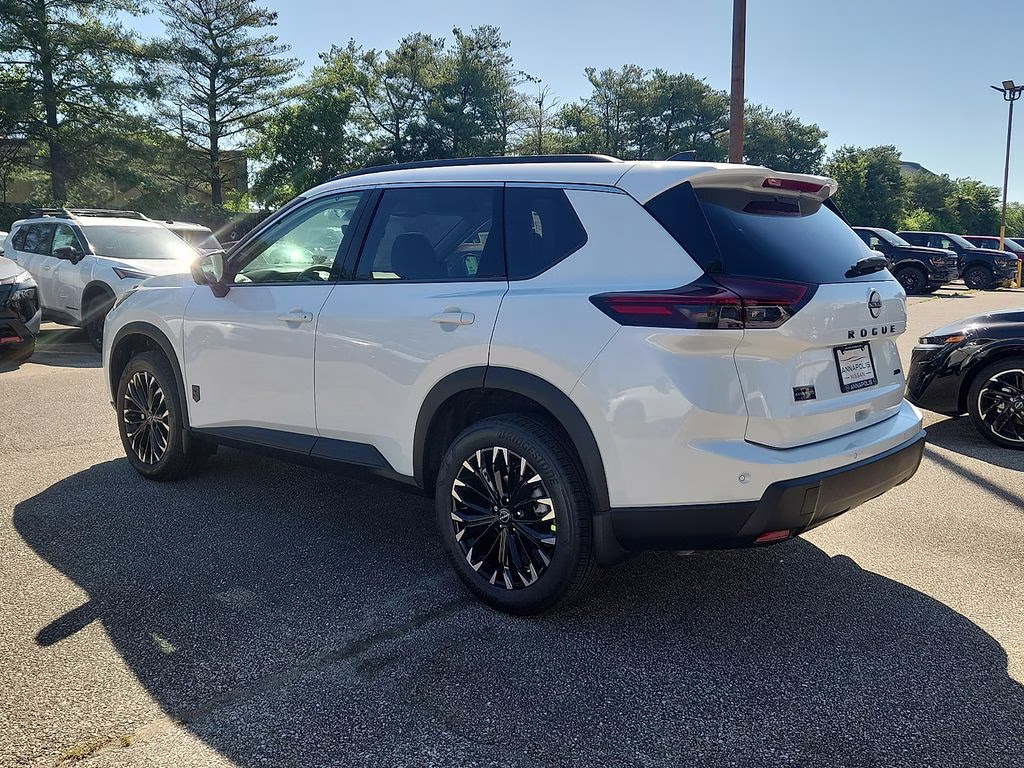 2026 Everest White Pearl Tricoat Nissan Rogue Dark Armor AWD SUV