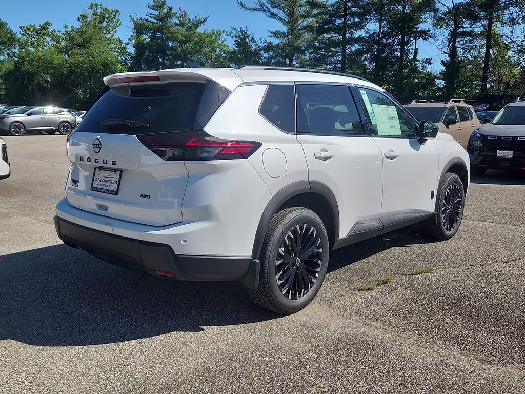 2026 Everest White Pearl Tricoat Nissan Rogue Dark Armor AWD SUV