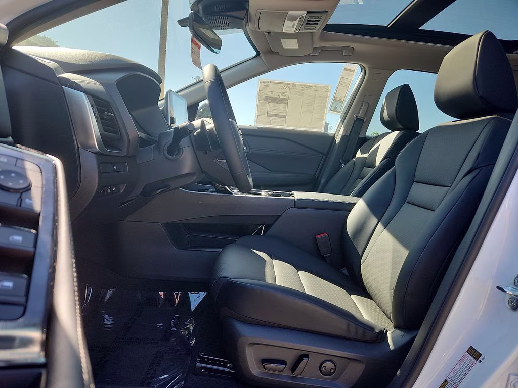2026 Everest White Pearl Tricoat Nissan Rogue Dark Armor AWD SUV