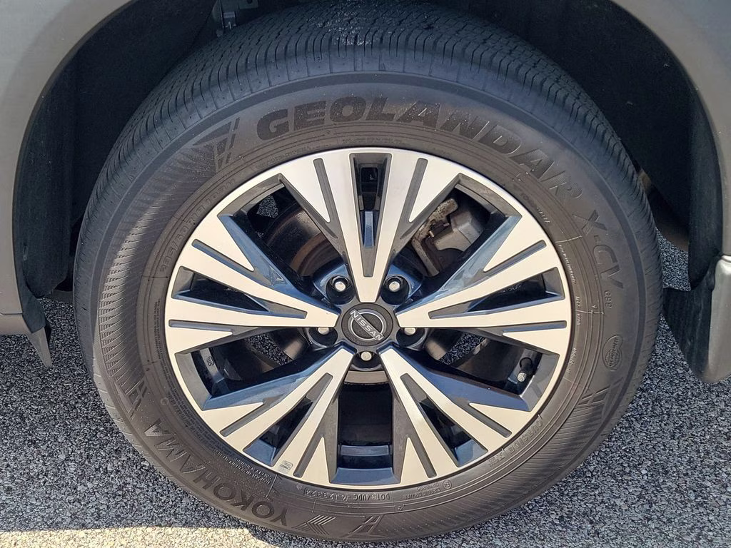 2022 Gun Metallic Nissan Rogue SV AWD SUV