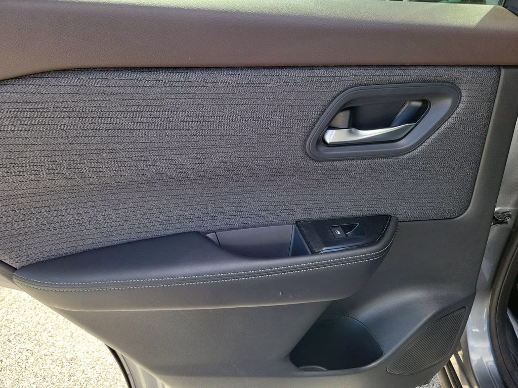 2022 Gun Metallic Nissan Rogue SV AWD SUV