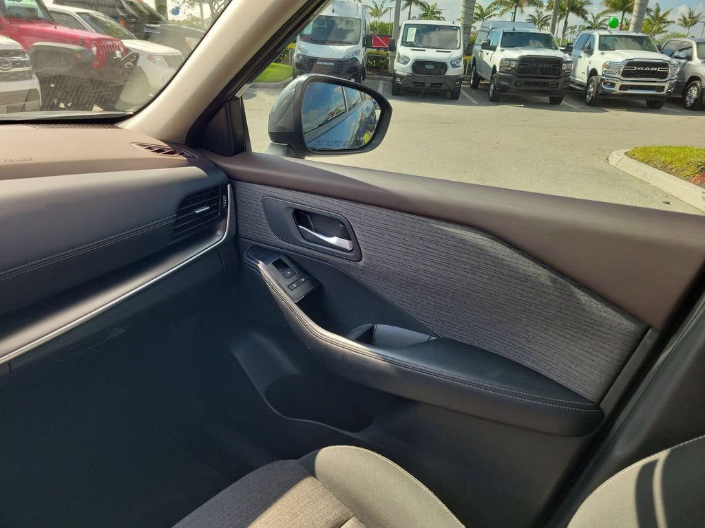 2022 Gun Metallic Nissan Rogue SV AWD SUV