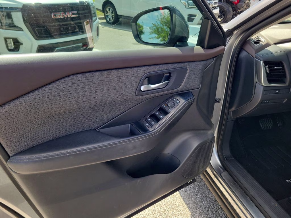 2022 Gun Metallic Nissan Rogue SV AWD SUV