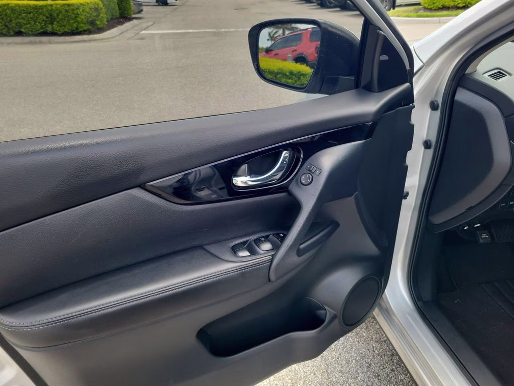 2022 Brilliant Silver Metallic Nissan Rogue Sport SV FWD SUV
