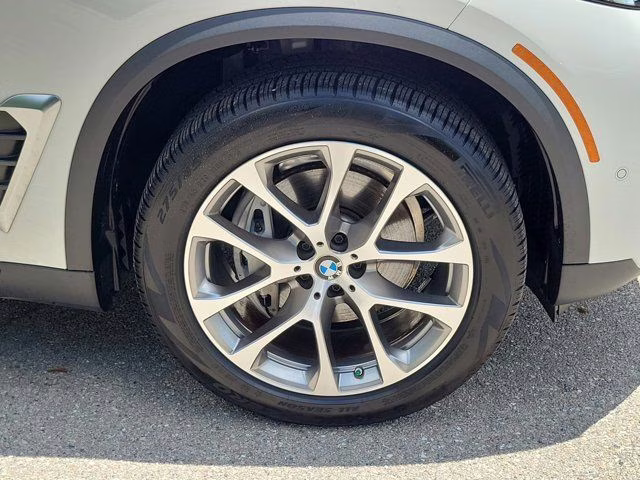 2025 Alpine White BMW X5 sDrive40i RWD SUV