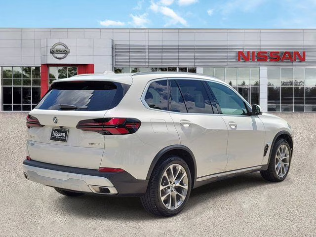 2025 Alpine White BMW X5 sDrive40i RWD SUV