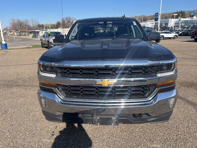 2017 Graphite Metallic Chevrolet Silverado 1500 LT 4X4 Truck