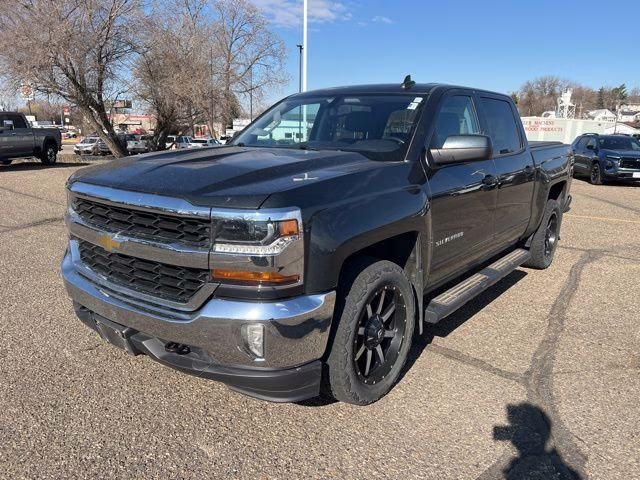 2017 Graphite Metallic Chevrolet Silverado 1500 LT 4X4 Truck