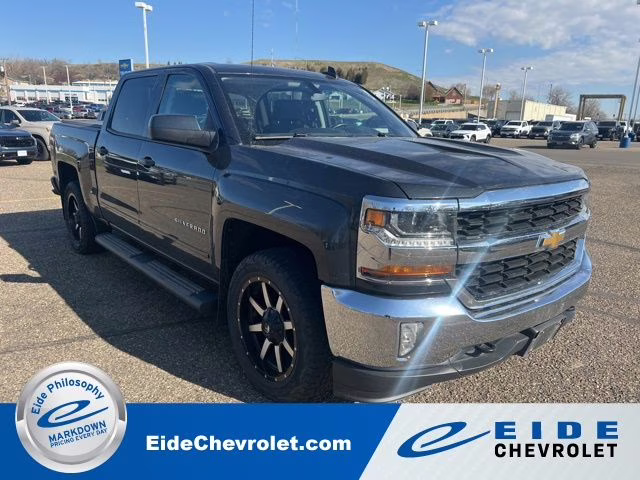 2017 Graphite Metallic Chevrolet Silverado 1500 LT 4X4 Truck