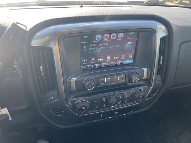 2017 Graphite Metallic Chevrolet Silverado 1500 LT 4X4 Truck