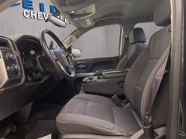 2017 Graphite Metallic Chevrolet Silverado 1500 LT 4X4 Truck