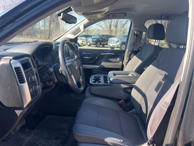 2017 Graphite Metallic Chevrolet Silverado 1500 LT 4X4 Truck