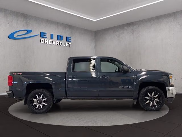 2017 Graphite Metallic Chevrolet Silverado 1500 LT 4X4 Truck