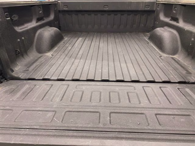 2017 Graphite Metallic Chevrolet Silverado 1500 LT 4X4 Truck