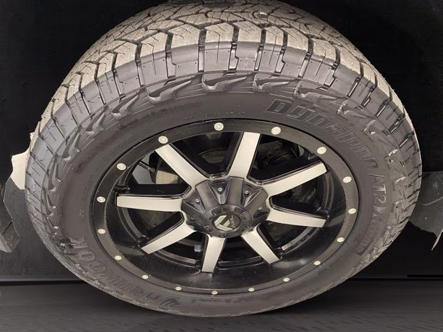 2017 Graphite Metallic Chevrolet Silverado 1500 LT 4X4 Truck