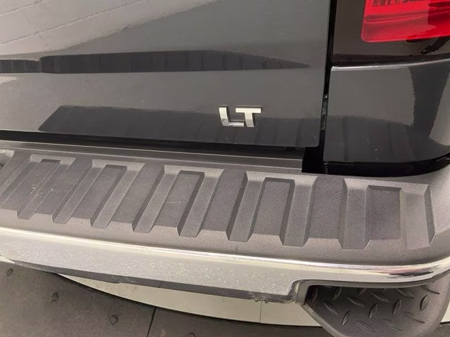 2017 Graphite Metallic Chevrolet Silverado 1500 LT 4X4 Truck