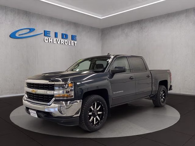 2017 Graphite Metallic Chevrolet Silverado 1500 LT 4X4 Truck