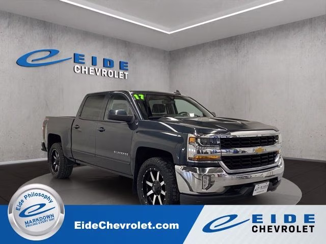 2017 Graphite Metallic Chevrolet Silverado 1500 LT 4X4 Truck