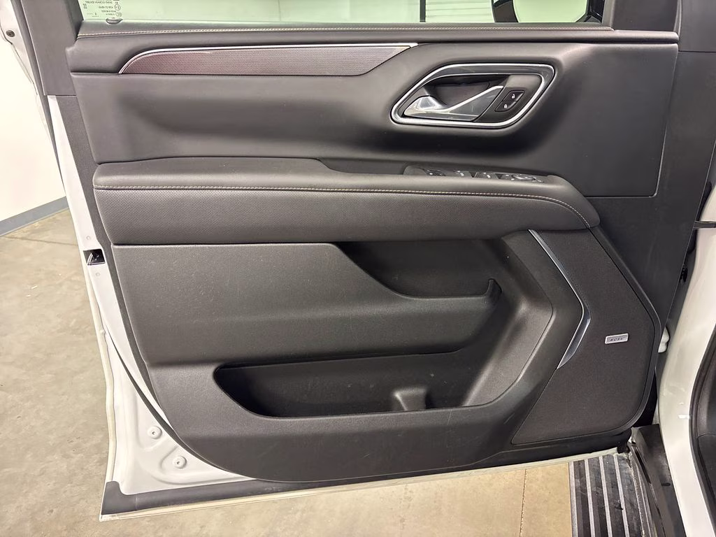 2023 Summit White GMC Yukon AT4 4X4 SUV