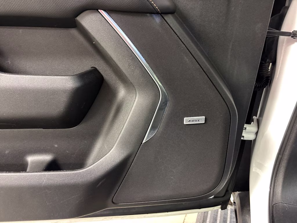2023 Summit White GMC Yukon AT4 4X4 SUV