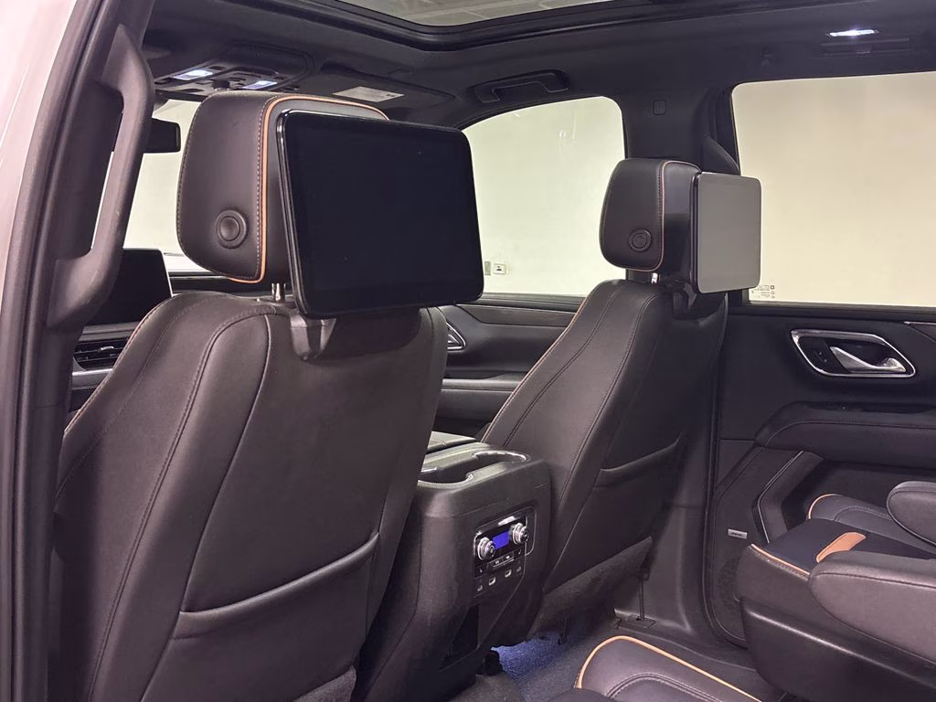 2023 Summit White GMC Yukon AT4 4X4 SUV