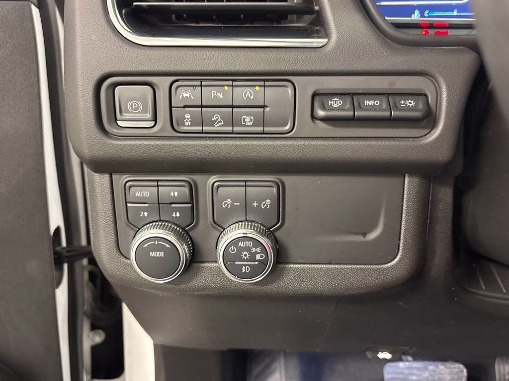 2023 Summit White GMC Yukon AT4 4X4 SUV
