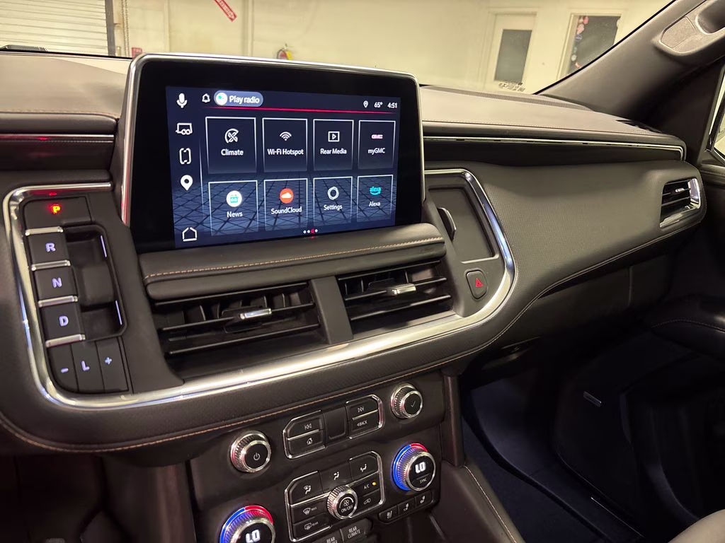 2023 Summit White GMC Yukon AT4 4X4 SUV