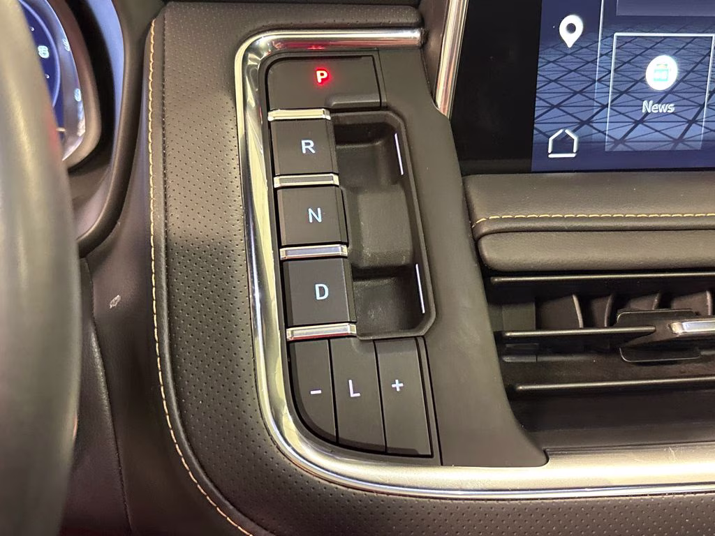 2023 Summit White GMC Yukon AT4 4X4 SUV