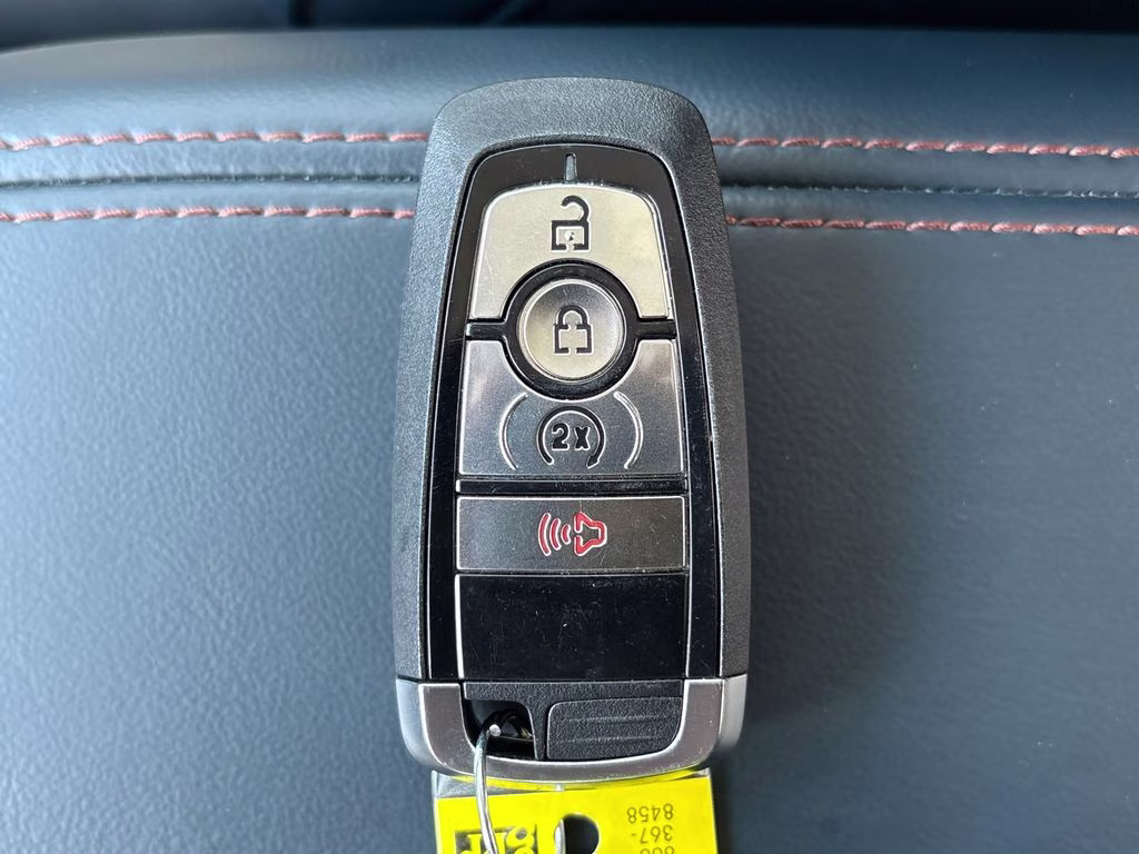 2025 Azure Gray Metallic Tri-Coat Ford Maverick Lariat AWD Truck