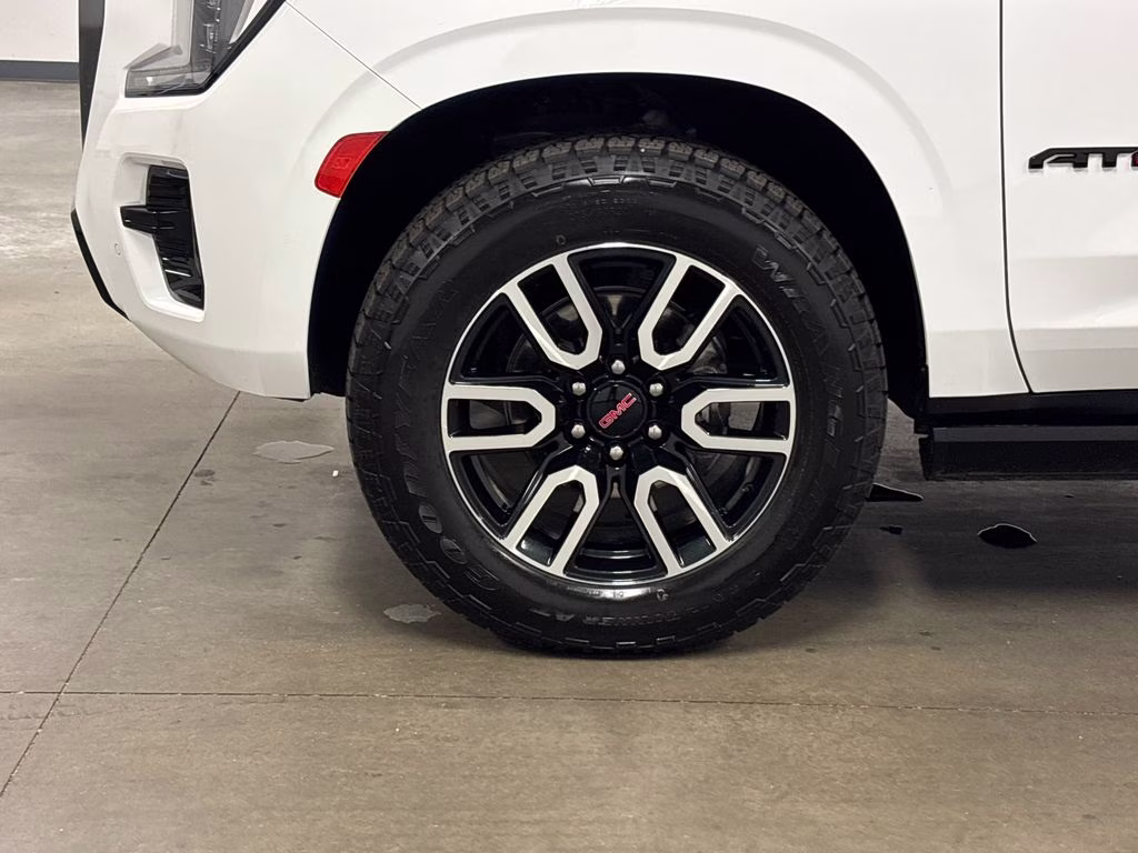 2023 Summit White GMC Yukon AT4 4X4 SUV