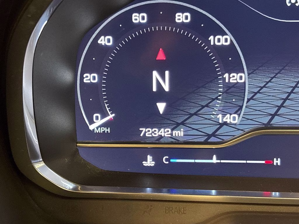 2023 Summit White GMC Yukon AT4 4X4 SUV