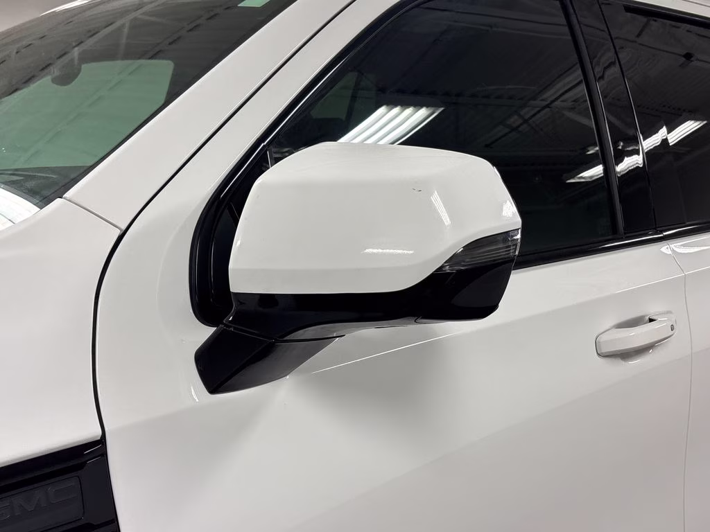 2023 Summit White GMC Yukon AT4 4X4 SUV