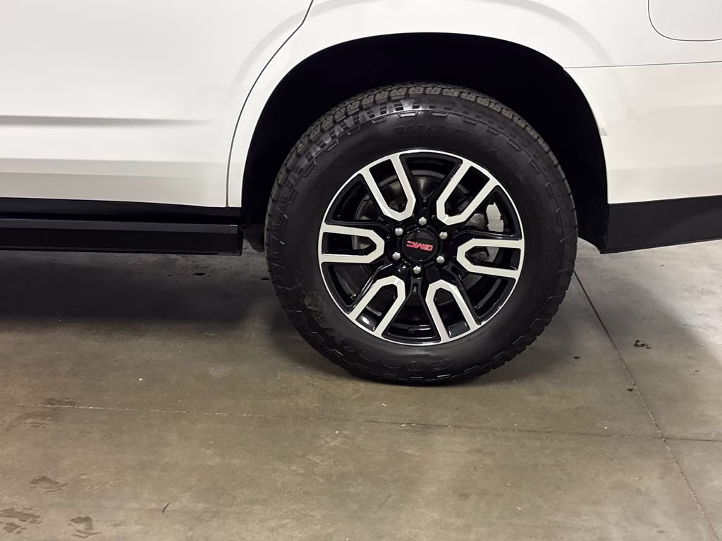 2023 Summit White GMC Yukon AT4 4X4 SUV
