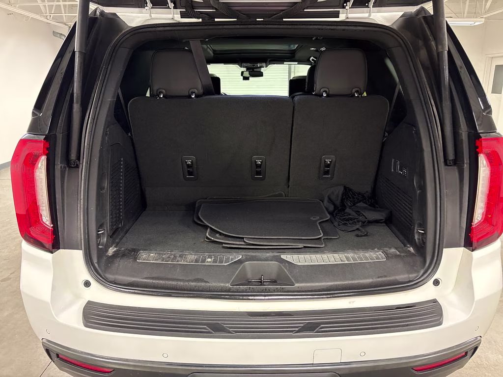 2023 Summit White GMC Yukon AT4 4X4 SUV