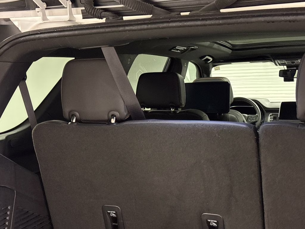 2023 Summit White GMC Yukon AT4 4X4 SUV